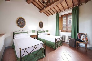 ستائر تعتيم ومكواة/لوح كي وواي فاي مجانًا