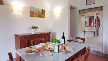 Apartamento, vista para o vale | Cozinha privada | Geladeira, micro-ondas, fogão, cooktop