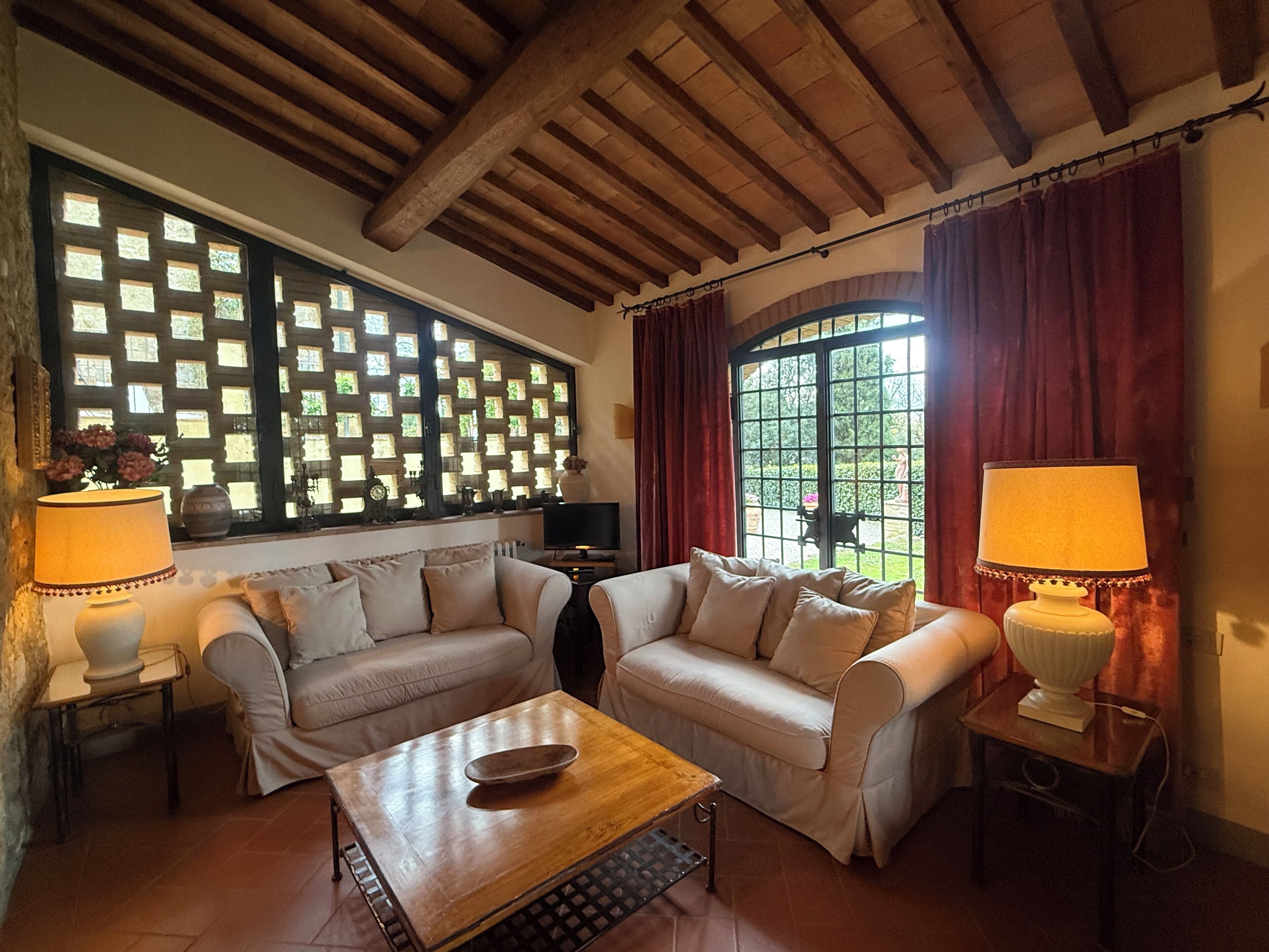 아파트, 계곡 전망 | 거실 공간