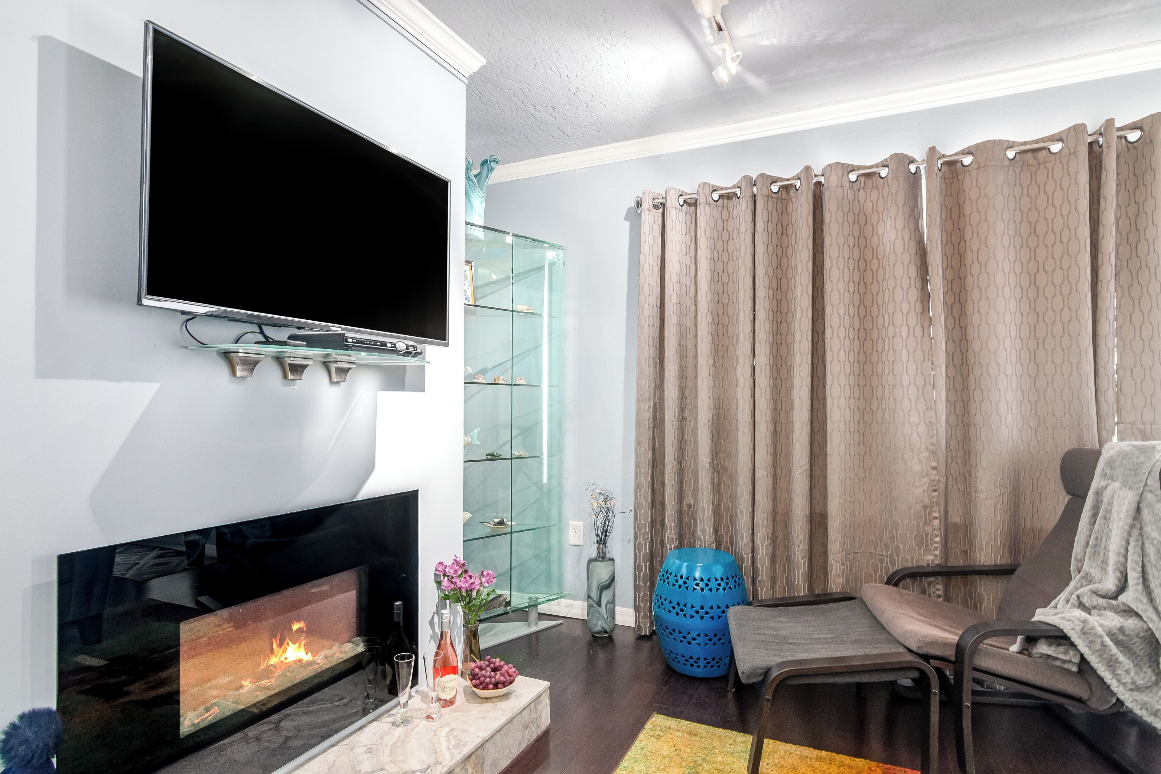 Blue Sky Beach Cottage- 1 Block To The Beach And In Downtown Cocoa Beach! - Cocoa Beach, FL