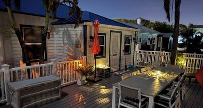 Blue Sky Beach Cottage- 1 block to the beach and in downtown Cocoa Beach!