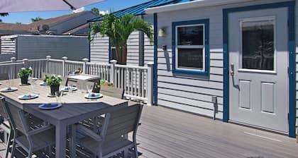 Blue Sky Beach Cottage- 1 block to the beach and in downtown Cocoa Beach!
