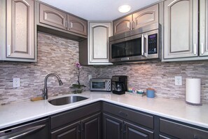 Mikrowelle, Ofen, Herdplatte, Geschirrspüler