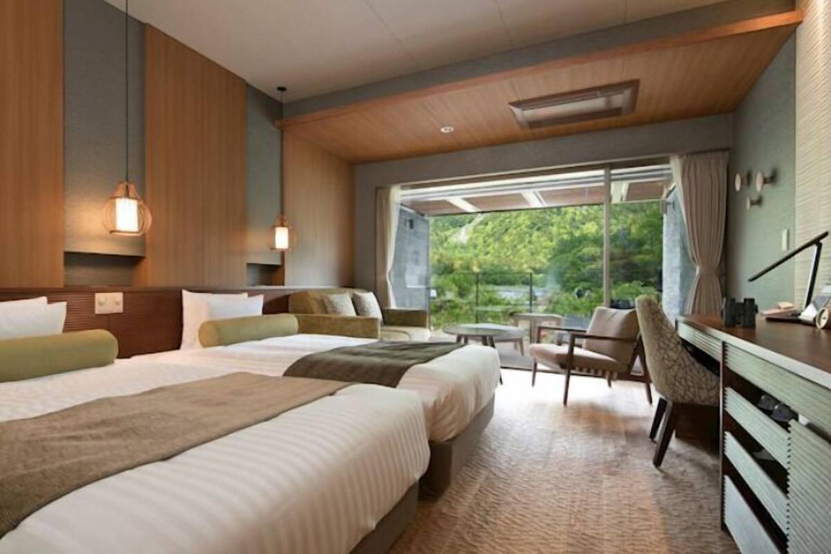 Basic Double Room, Balcony, Beach View | Living area