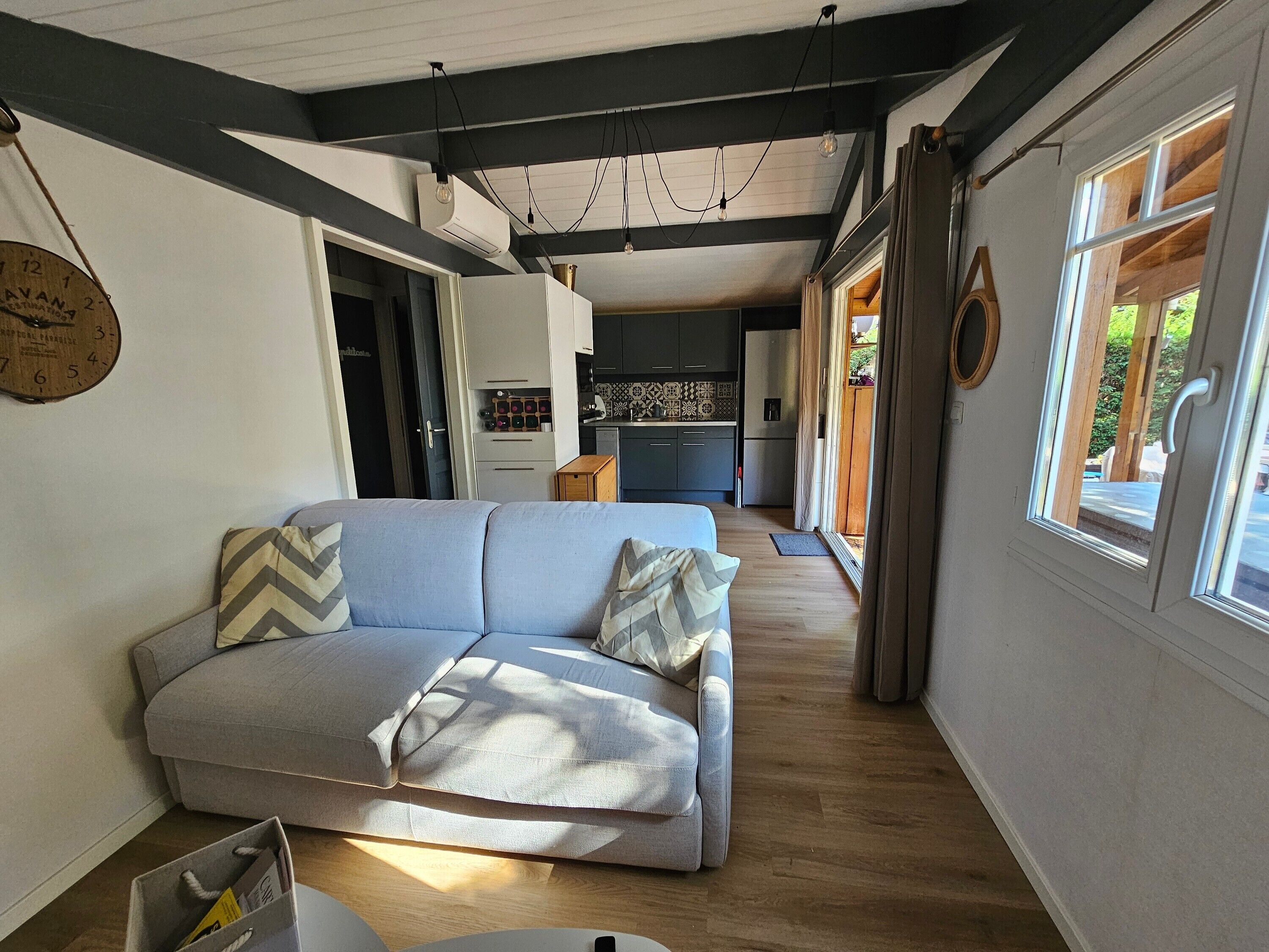 Televisión, mesa de ping pong