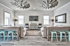 Smart TV, video games - King's Castle | Luxury Beach Escape | Huge Private Pool/Spa | 6-Seater Golf Cart (Destin)