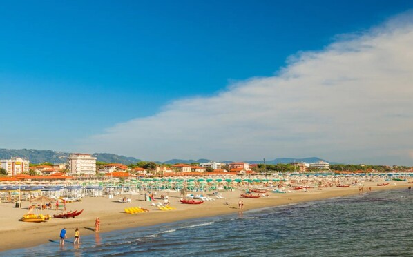 Una spiaggia nelle vicinanze