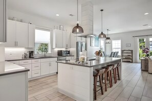 Fridge, microwave, oven, stovetop - Salty Okie | Community Pool | 6-Seater Golf Cart | 4 Mins to Public Beach (Miramar Beach)