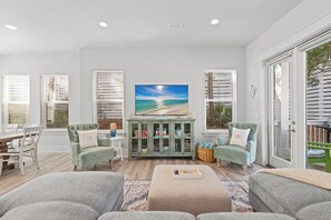 Smart TV, video games, foosball, books - Golf Cart, Resort Pool, 30A, EV Charger, Games! (Santa Rosa Beach)