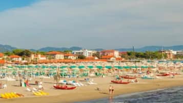 Una spiaggia nelle vicinanze