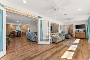 Smart TV - Mexico Beach Gulf-front 3BR with Unbeatable Views (Mexico Beach)