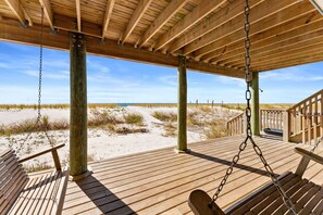 Terrace/patio - Mexico Beach Gulf-front 3BR with Unbeatable Views (Mexico Beach)