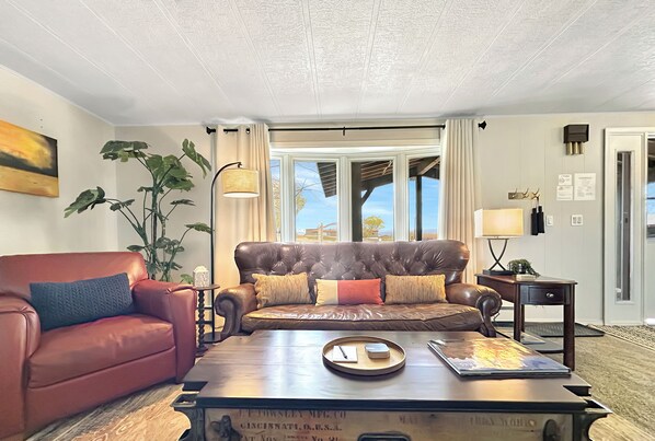 Smart TV, books, offices