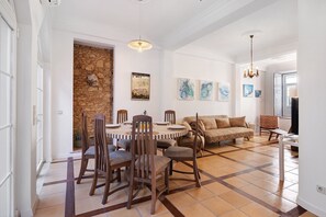 Interior - Holiday Home 'Casa Do Poço' with Private Terrace, Wi-Fi and Air Conditioning (Faro)