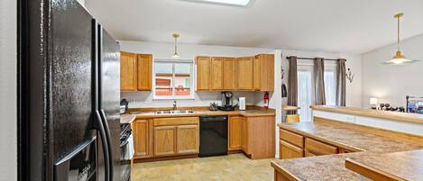 Mikrovågsugn, ugn, spishäll och diskmaskin