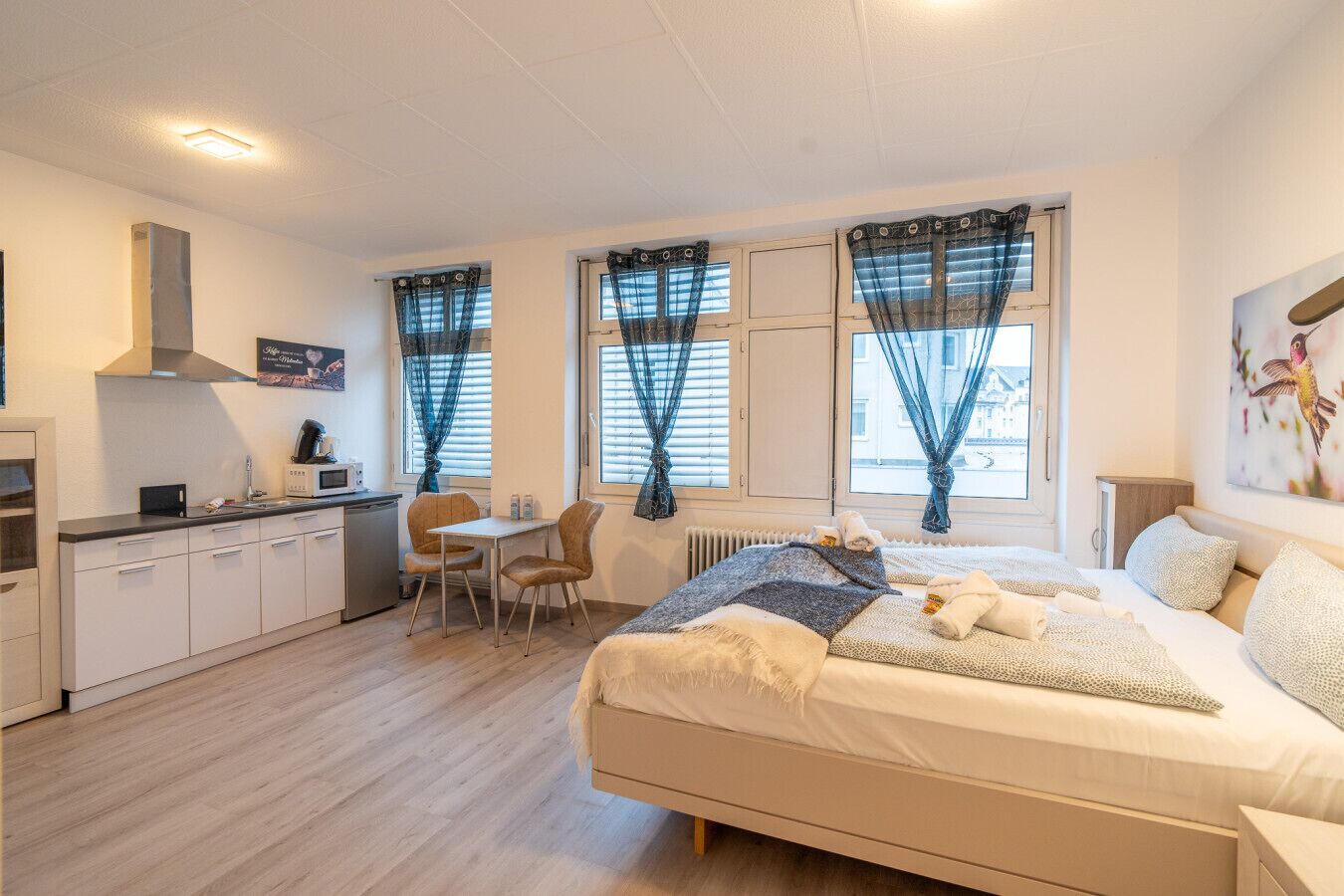 Desk, WiFi, bed sheets