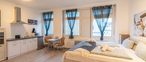 Desk, WiFi, bed sheets