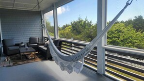 Screened Porch, 2nd Floor - Sea You Soon: Screened Porch, Fenced Yard, Pet-Friendly (Ocracoke)
