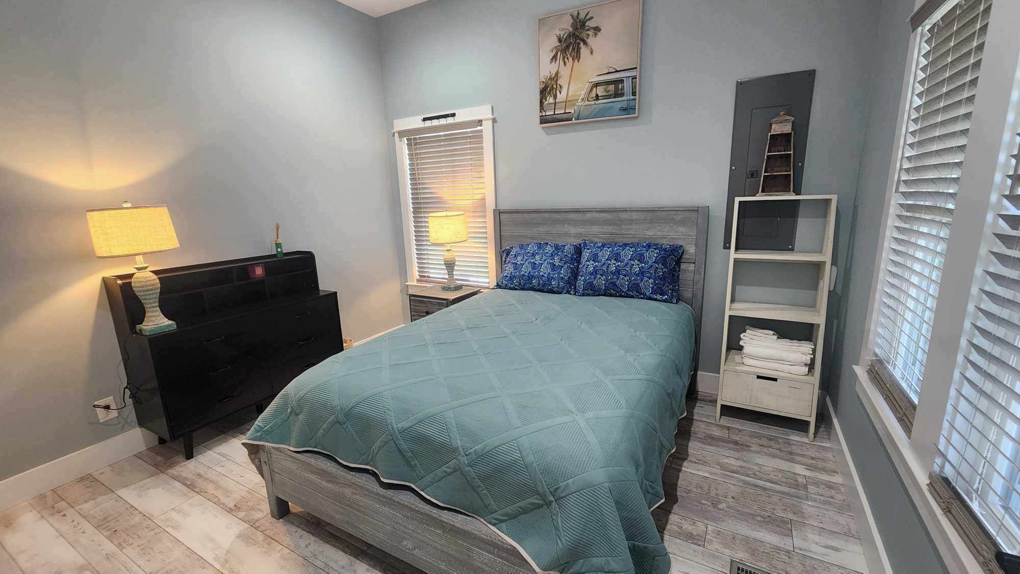 Queen Bedroom by Front Door, First Floor