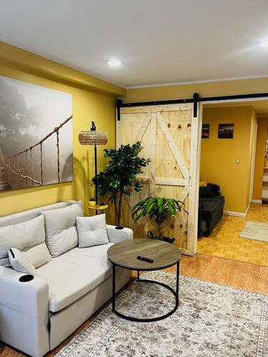 Modern Astoria Apartment with Garden Access – Prime Location Near Subway!