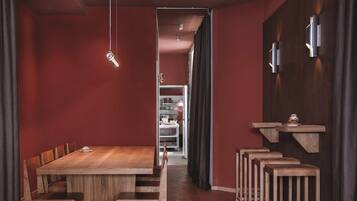 Päivittäinen mannermainen aamiainen (10 EUR per henkilö)