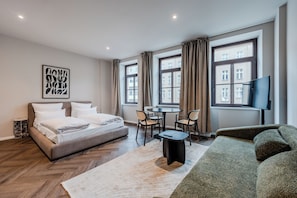 Grand Studio | Premium bedding, down duvets, memory-foam beds, soundproofing - LYV Apartments - Berlin Neukölln (Berlin)