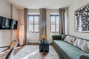 Family Apartment | Living area | Smart TV - LYV Apartments - Berlin Neukölln (Berlin)
