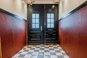 Interior entrance - LYV Apartments - Berlin Neukölln (Berlin)