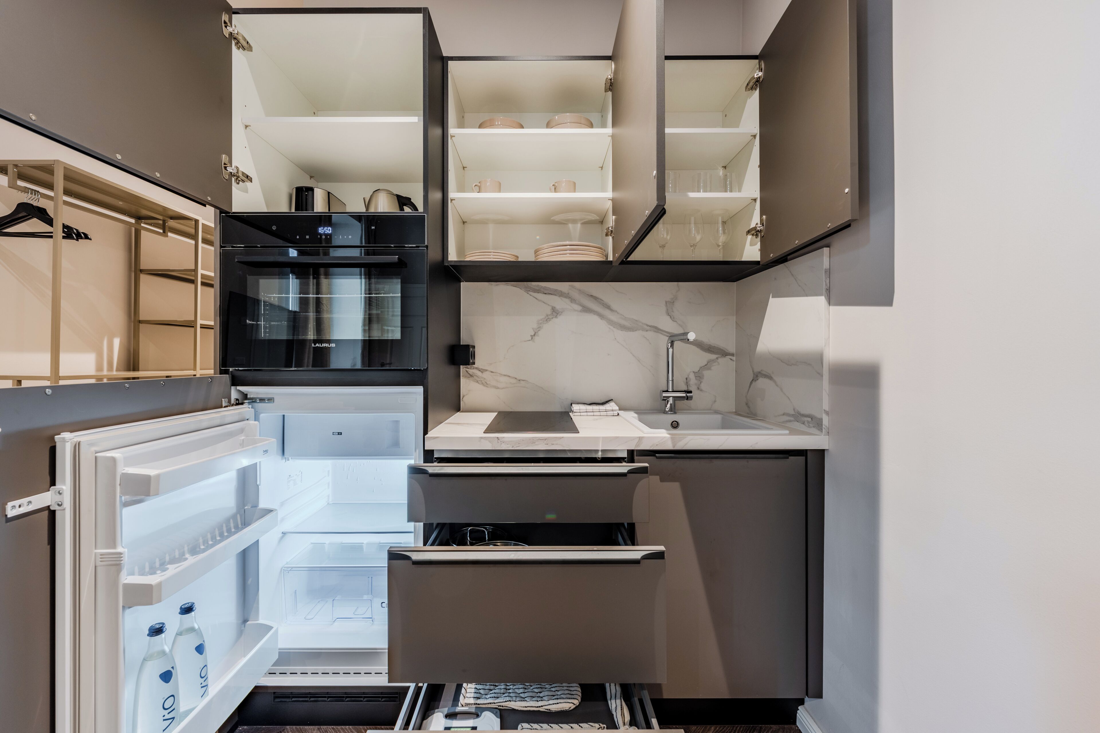 Appartement | Cuisine privée | Surface de cuisson, bouilloire électrique, grille-pain