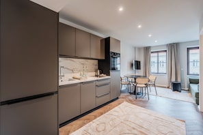 Family Apartment | Premium bedding, down duvets, memory-foam beds, soundproofing - LYV Apartments - Berlin Neukölln (Berlin)