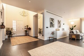 Interior - Perfect retreat with sea and mountain views (Estreito da Calheta)