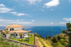 Exterior - Perfect retreat with sea and mountain views (Estreito da Calheta)