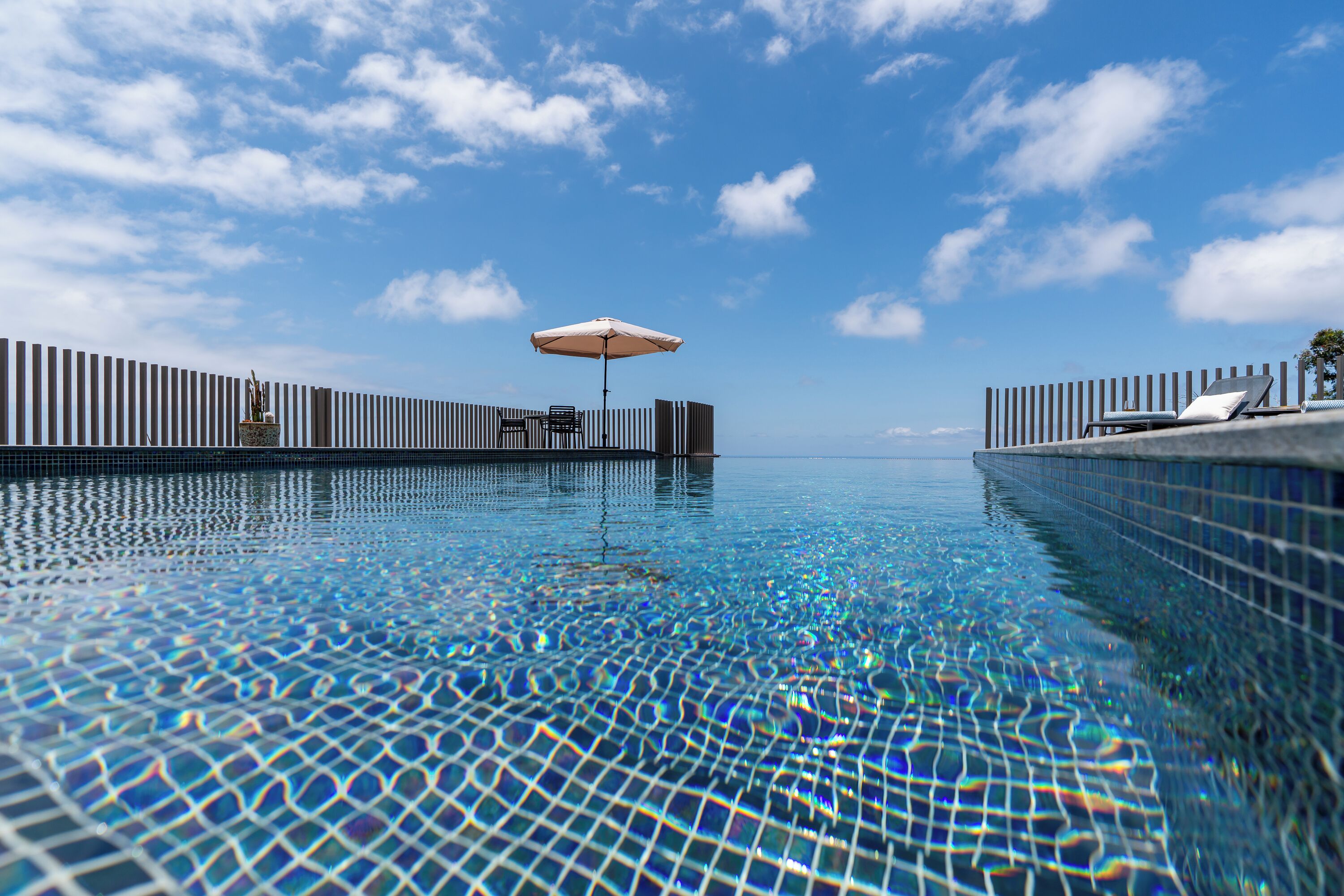 حمّام سباحة خارجي، حمّام سباحة مُدفَّأ