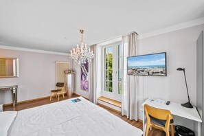 In-room safe, free WiFi, wheelchair access