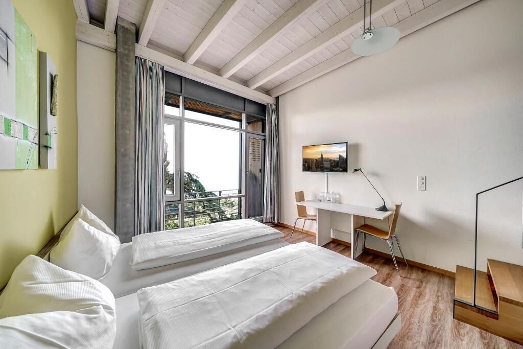 In-room safe, free WiFi, wheelchair access