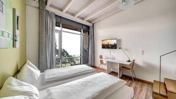 In-room safe, free WiFi, wheelchair access