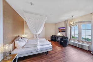 In-room safe, free WiFi, wheelchair access