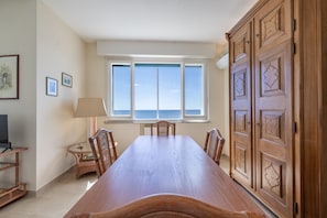 Apartament, 2 dormitoris, balcó, vistes al mar | Menjador