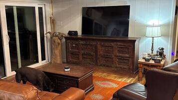 Télévision, cheminée