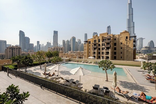 Pool - Burj Khalifa Views 3 Bed Apartment 2 Mins for Dubai Mall with AC (Dubai)