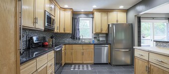 Family Fun Oasis: Pool, Hot Tub, Arcade & Ninja Course with 4 Bedrooms!