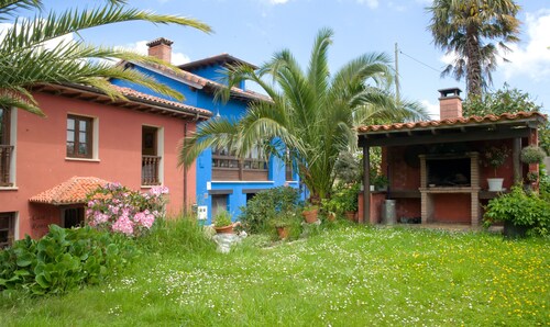 Rural House 'Casa Remis' in Piloña – Sleeps 12, Private Bathrooms, Fireplace