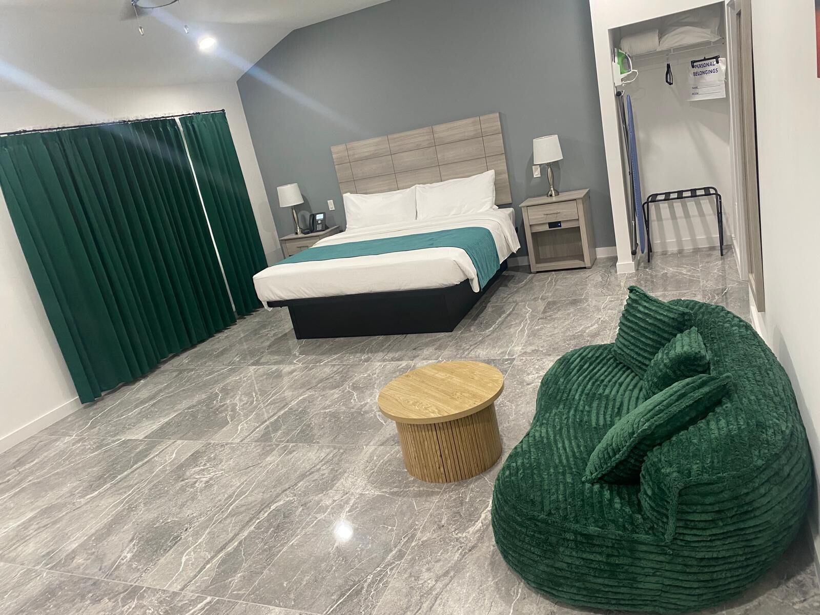 Deluxe Room | Blackout drapes, soundproofing, iron/ironing board, free WiFi