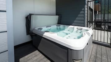 Condo Confort, vista a la montaña | Tina de hidromasaje privada