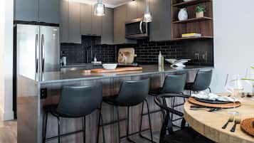 Alpine Ascent (Unit 2213) | Private kitchen | Full-size fridge, microwave, oven, stovetop