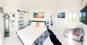 1 soverom, safe på rommet, strykejern/-brett og wi-fi (inkludert)