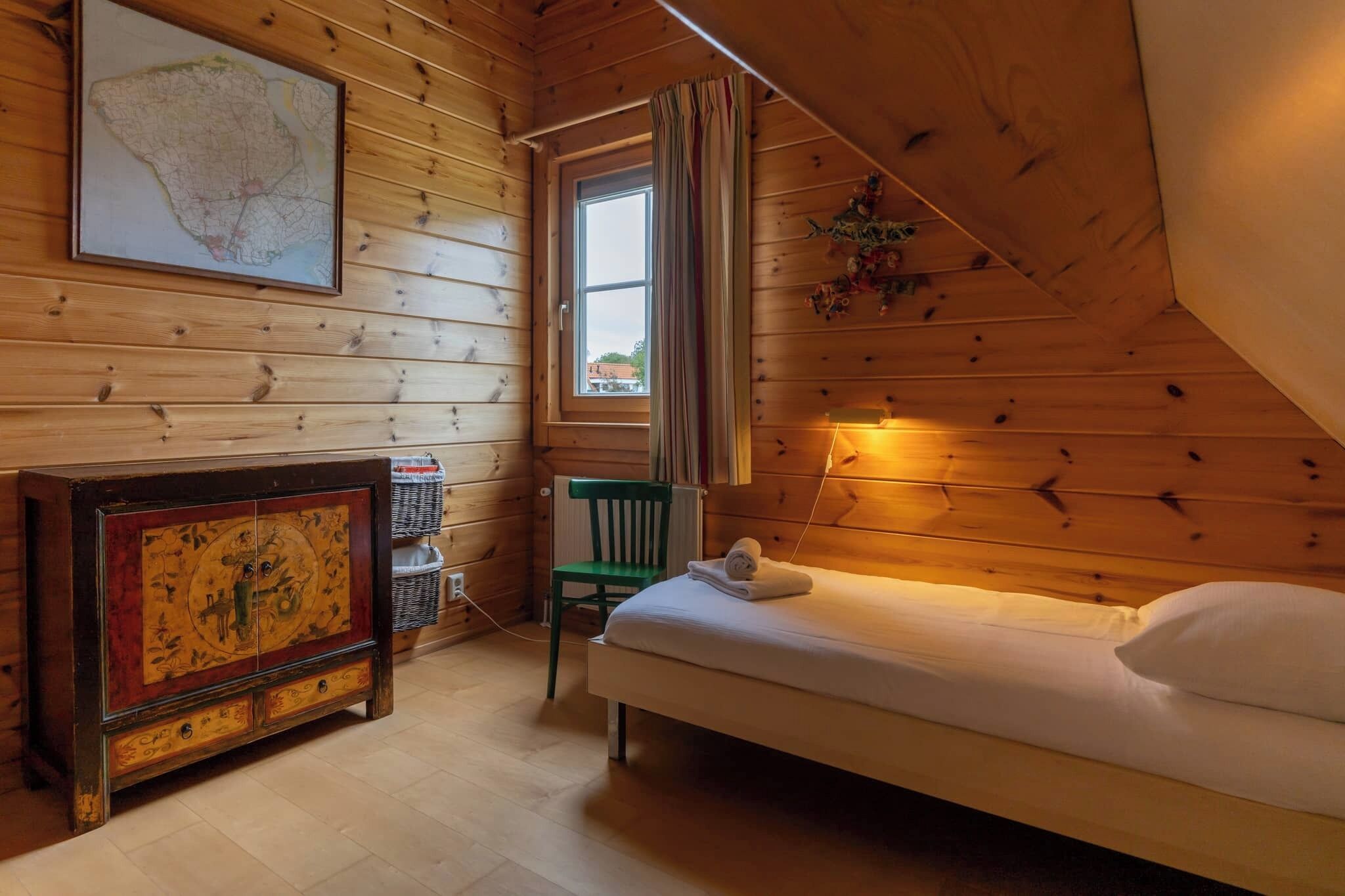 4 bedrooms, WiFi, bed sheets