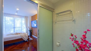 Condo, 2 Bedrooms, Non Smoking, Balcony | Bathroom | Shower, towels, toilet paper