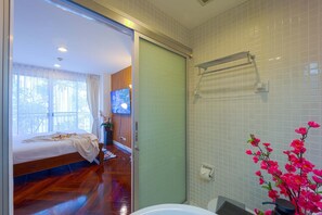 公寓客房, 2 間臥室, 非吸煙房, 陽台 | 浴室 | 淋浴設備、毛巾、衛生紙