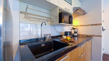 Condo, 2 Bedrooms, Non Smoking, Balcony | Private kitchenette